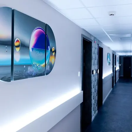 Bubble Es Rendezvenykoezpont Hotell