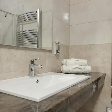 Bubble Es Rendezvenykoezpont 3*