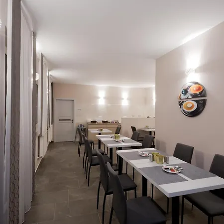 Bubble Es Rendezvenykoezpont Hotell 3*