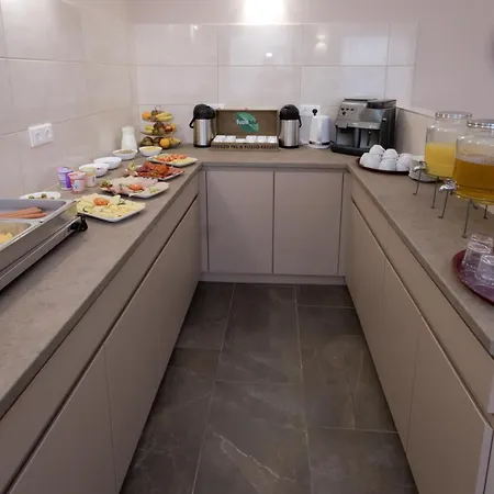 Bubble Es Rendezvenykoezpont 3*