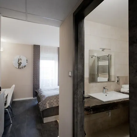 Hotel Bubble Es Rendezvenykoezpont 3*