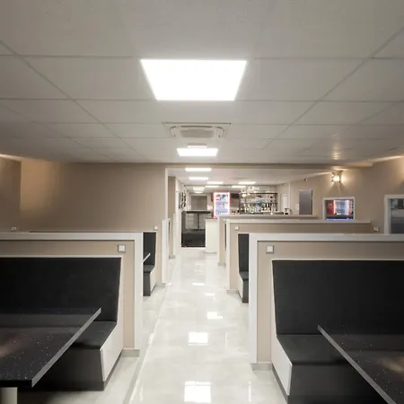 Bubble Es Rendezvenykoezpont Hotel Zalaegerszeg